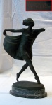 Escultura ART DECO em metal artístico, representando Bailarina. Assinado Lorenzi. Alt. 33 cm.
