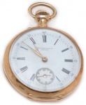 Relógio de bolso da marca PATEK PHILIPPE-GENEVE, em ouro amarelo 18K, contrastado, numerado 94.394, medindo 35 mm. Peso total 33,1 gr.