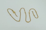 Gargantilha em metal dourado com pequenas bolinhas (arrebentada), med. 40 cm, peso total 2,3 gr