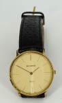 Relógio de pulso marca Bucherer Quartz, caixa em plaque d'or e pulseira em couro preto.
