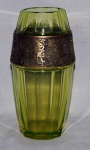 Vaso moser tcheco na cor verde transparente, med. 19 x 8,5 cm.