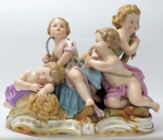 Grupo escultórico de porcelana de MEISSEN -KAENDLER p 2490, representando crianças com trigo, medindo 16 x 20 cm.