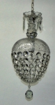 Pequeno lustre de cristal no formato Pêra , uma lâmpada, medindo 42 cm