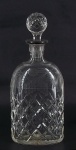 BACCARAT. Garrafa em cristal francês para vinho, decoração com cachos de uvas e bocal em metal. Alt. 27 cm.