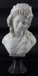 Busto em mármore branco de carrara, base em mármore marrom representando figura feminina com cabelos decorados com parreira e cacho de uvas, med. 32 cm