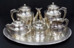 Serviço de chá e café em metal espessurado a prata FRACALANZA, composto de: bandeja ( 43 x 32 cm.), 2 bules, leiteira , açucareiro e manteigueira.Total 6 peças.