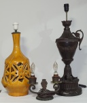 Lote contendo três abajures , sendo: 1 em cerâmica ( 51 cm), 1 em resina(falta 1 alça - 61 cm) e 1 em bronze para 2 lâmpadas (16 x 23 cm). Todos sem cúpulas.(APTO)