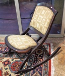 Cadeira de balanço infantil em madeira nobre , assento e encosto em tecido brocado. Medidas 74 x 42 x 79 cm.(APTO)