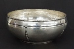 Bowl em prata contrastada, com recipiente interno em cristal. Medidas 10 x 20 cm. Peso total aprox. 430 gr