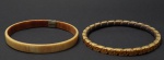 Duas pulseiras em osso oriental com 7,5 cm  de diâmetro.