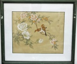 Quadro com pintura em seda, decorado com figuras de pássaros e flores, 30 x 36 cm. Assinado . Emoldurado com vidro, 46 x 53 cm.( moldura no estado).