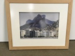 JOSE OLIMPIO."Vista da Pedra da Gávea", impressão fotográfica em jato de tinta com efeito 3D, medindo 33 x 48 cm. Emoldurado com vidro, 63 x 78 cm.