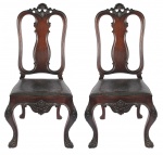 Par de cadeiras em estilo D. Jose, madeira nobre com assento em couro . Medidas 114 x 52 x 46 cm.