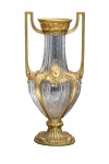 Anfora alemã, WMF , circa 1900 , estilo Império, em cristal lapidado e bizotado em gomos e palmas, guarnições em bronze ormolu cinzelado, decorada com cariátides e acantos , alças neo clássicas . Alt. 62 cm