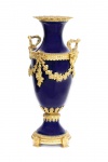 Anfora em porcelana SEVRES , na cor azul cobalto, com guarnições em bronze ormolu. Alt. 60 cm.