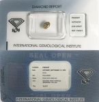Diamante de lapidação oval abrilhantada com 0.54 ct de cor Fancy intense brownish yellow, certificado pelo IGI.(F5E29437)