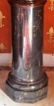 Coluna de mármore, base oitavada. Alt. 94 cm