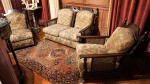 Conjunto de sofá para 2 lugares e par de poltronas em madeira nobre, palhinha e estofado. Medidas : sofá 86 x 130 x 90 cm.  par de poltronas 86 x 69 x 90 cm.