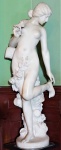PROF. F. SAUL . Escultura de mármore Carrara. (faltam dedos). Medidas 94 x 25 cm.