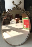 Espelho oval em metal preteado. Medida 59 x 39 cm.