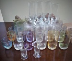 Lote composto de 32 copos e taças em vidro, diversos modelos.