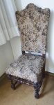 08 cadeiras em madeira nobre, encosto e assentos estofados em tecido floral, pés torneados, alt 120 cm