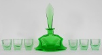 Conjunto de garrafa e 6 copinhos em cristal verde(garrafa com pequeno bicado na base- 13 cm).