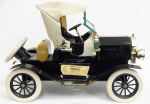 Antique decanter car Cadillac  1903, black, Vodka. Limited Edition. Medindo 38 cm.