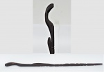 Bengala em ébano com figura esculpida "cobra", medindo 99 cm.