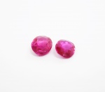 Par de pedras preciosas lapidadas na cor rosa com 15 cts cada, total 30 ct.