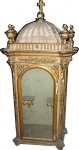 Antigo oratório de madeira patinada e dourada( falta 1 vidro na lateral , no estado) . Medidas 145 x 81 x 37 cm