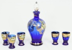 Licoreira com 5 copos em vidro veneziano, na tonalidade azul cobalto( alt. licoreira 24 cm).
