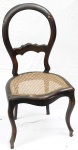 Cadeira em madeira com assento em palhinha sintética ( NO ESTADO) , Medidas 97 x 47 x 36 cm.