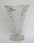 Vaso em cristal lapidação dedão ( 2 lascado na borda). Alt. 26 cm.