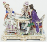 Grupo escultórico em porcelana , representando Jogo de cartas. Marcado na base. Medidas 20 x 24 x 14 cm.