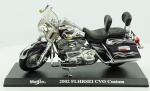 MAISTO. Harley Davidson "2002 FLHR SEI CVO Custom", medindo 14 cm.
