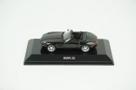 BMW Z8 , na cor preta. Acompanha caixa expositora, comp 6 cm.