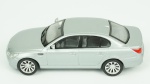 BMW M5. Acondicionado em caixa de acrílico.