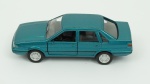 Volkswagen Santana, 1985. Acondicionado em caixa de acrílico
