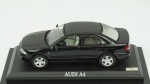Audi A4. Acondicionado em caixa de acrílico.