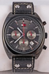 Relógio Tommy Hilfiger, caixa em aço preto 42mm, pulseira em couro preto, em perfeito estado.