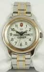 Relógio Swiss Army modelo Brand Watch, caixa em aço 38mm, pulseira em aço, máquina sem funcionamento.