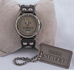 Relógio Yankee Street Original Watch, caixa em aço 38mm, pulseira em couro com detalhes em aço, em perfeito estado.
