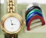 Relógio Gucci, caixa em plaqué d'or 26mm, com 5 mostradores e pega ladrão, em perfeito estado.