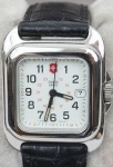 Relógio Swiss Army, caixa em aço 29mm, pulseira em couro preto, em perfeito estado.