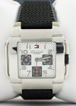 Relógio Tommy Hilfiger nº F90231, caixa em aço 42mm, pulseira de borracha, em perfeito estado.