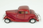 73217/73218 - Ford "1934 Coupe" 1/24, medindo 18 cm.