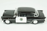 MAISTO. Buick "Century  1955  California Highway Patrol "1/26 , medindo 20 cm.