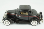 SS 7722 - Ford 1932 -" 3 Window Coupe" 1/24, medindo 17 cm.