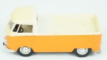 Saico Volkswagen Kombi Pick Up, 1/40. Acondicionado em caixa de acrílico.